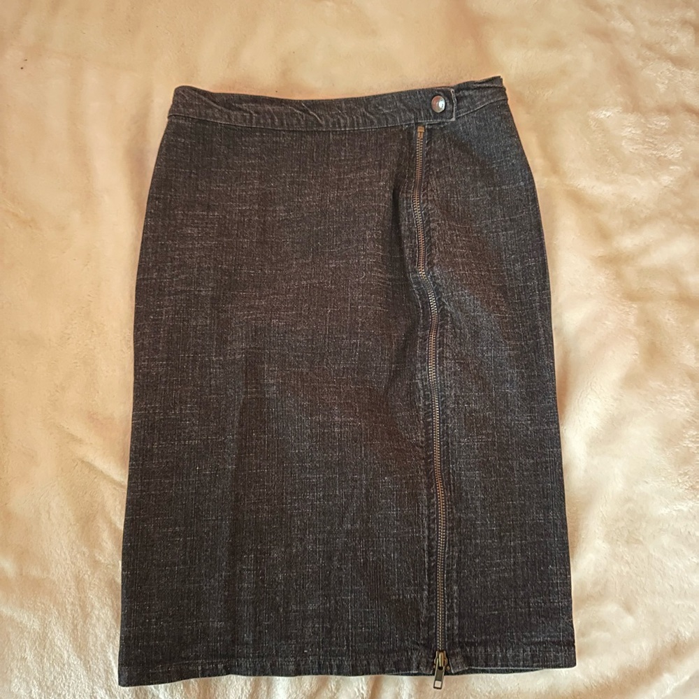French Connection Denim Skirt. Size 2 women’s.